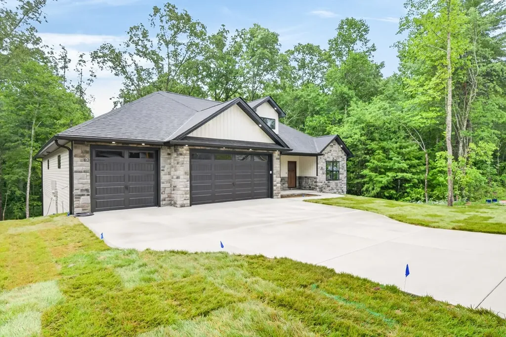 153 Natchez Circle Crossville TN 38558