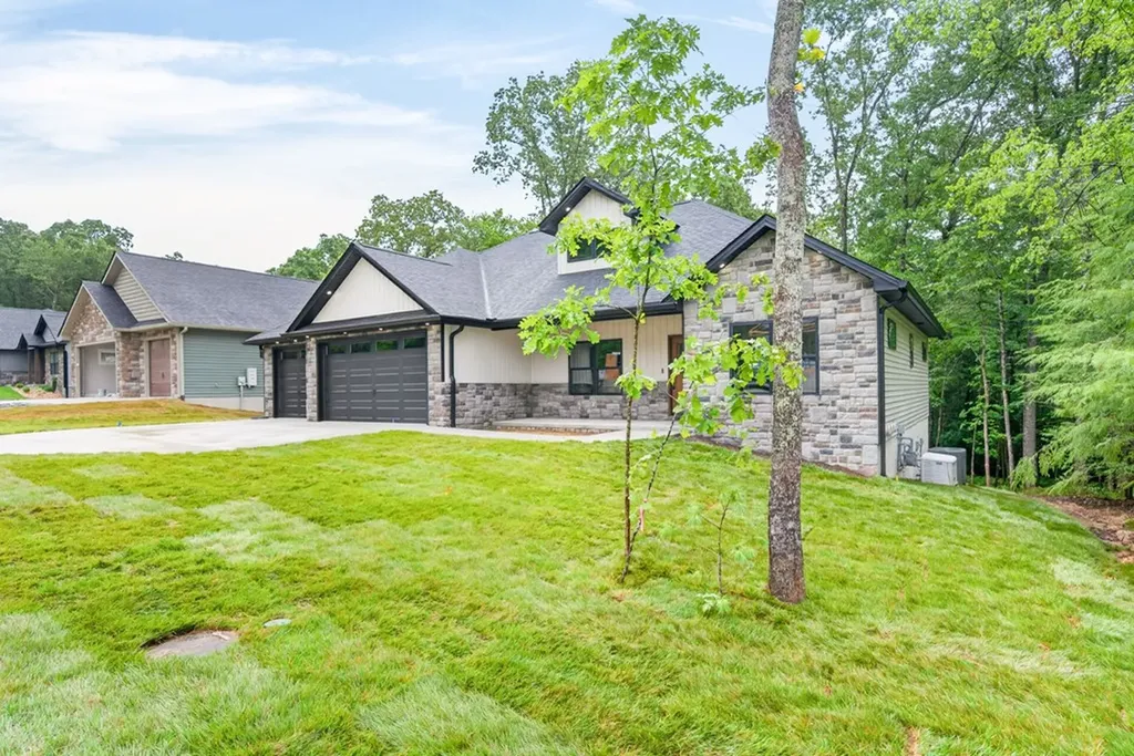 153 Natchez Circle Crossville TN 38558