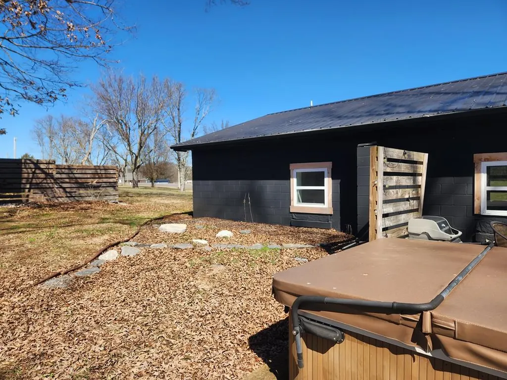 1377 Franks Ferry Road Sparta TN 38583