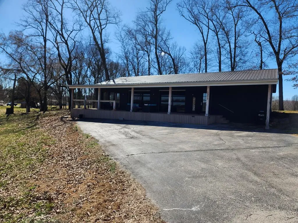 1377 Franks Ferry Road Sparta TN 38583
