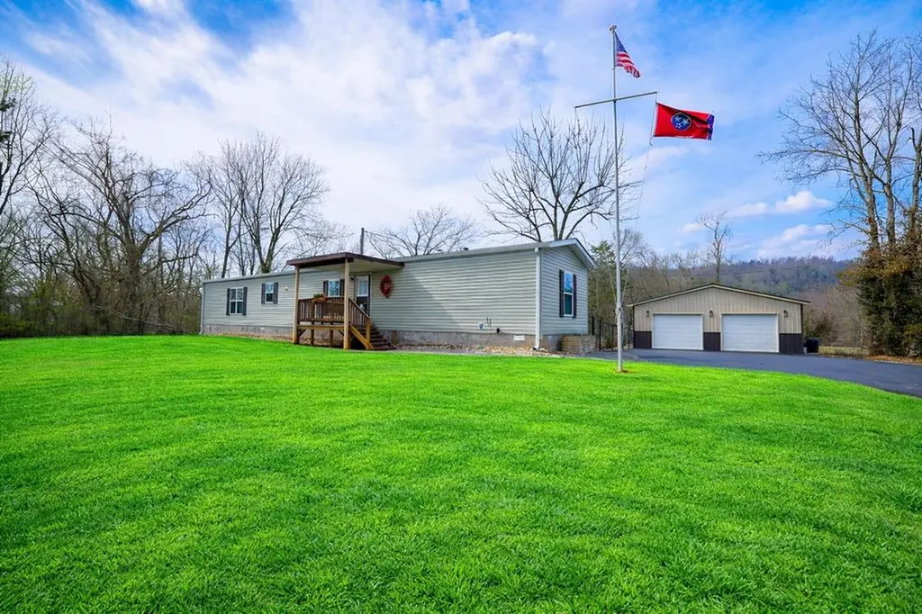 1757 Byrdstown Highway Livingston TN 38570