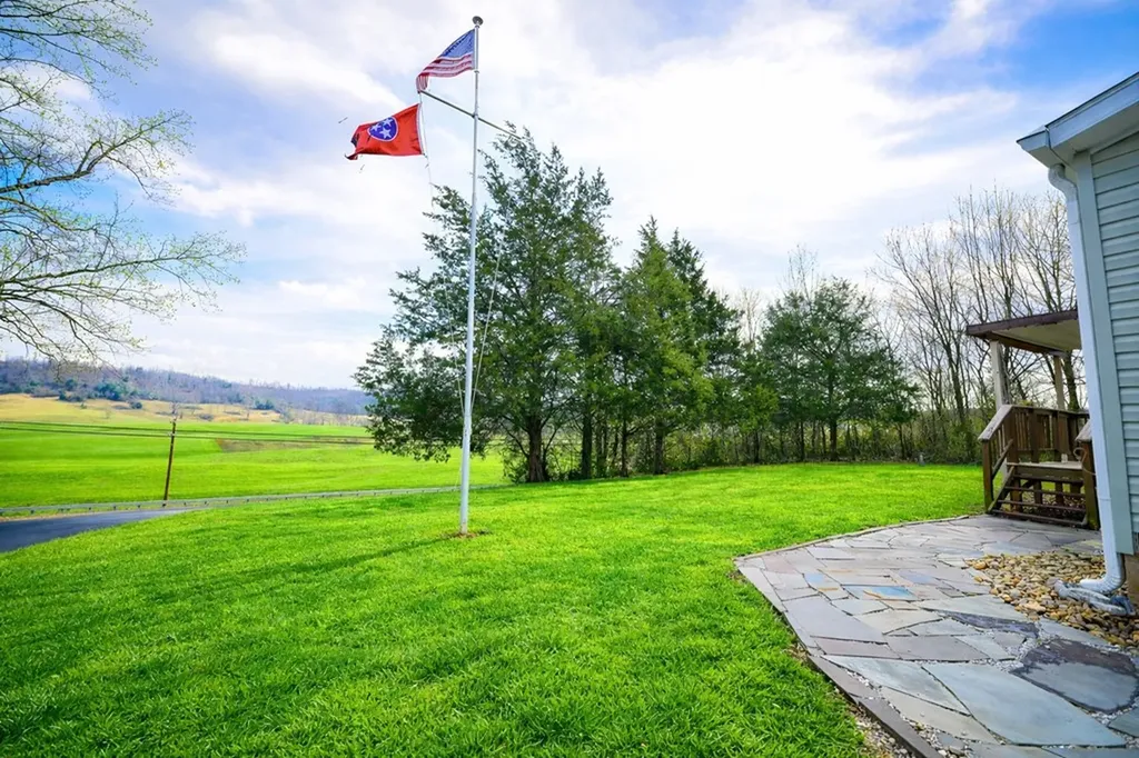 1757 Byrdstown Highway Livingston TN 38570