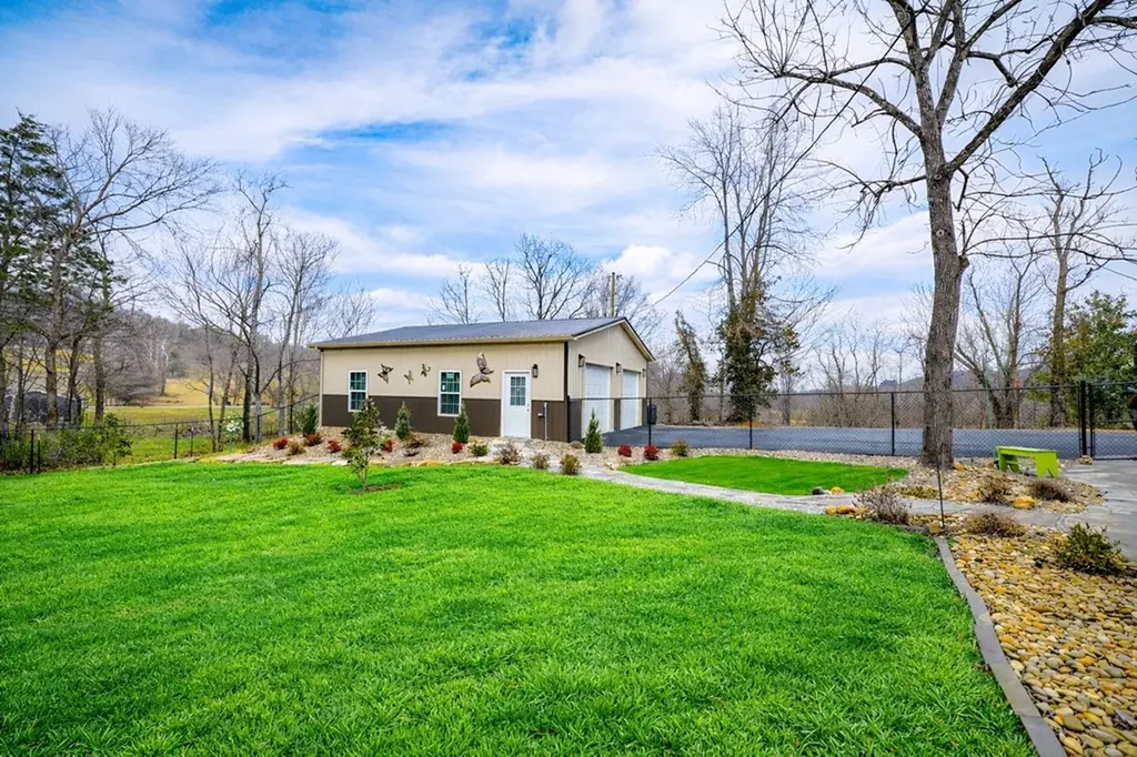 1757 Byrdstown Highway Livingston TN 38570