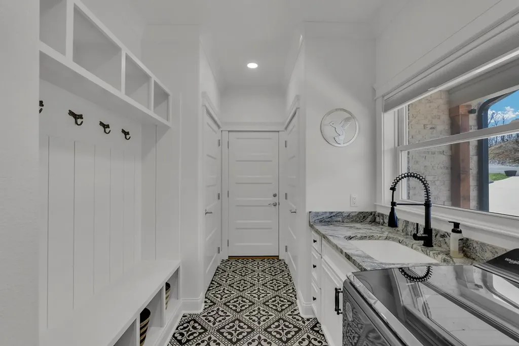 209 N Rockfish Lane Hilham TN 38568