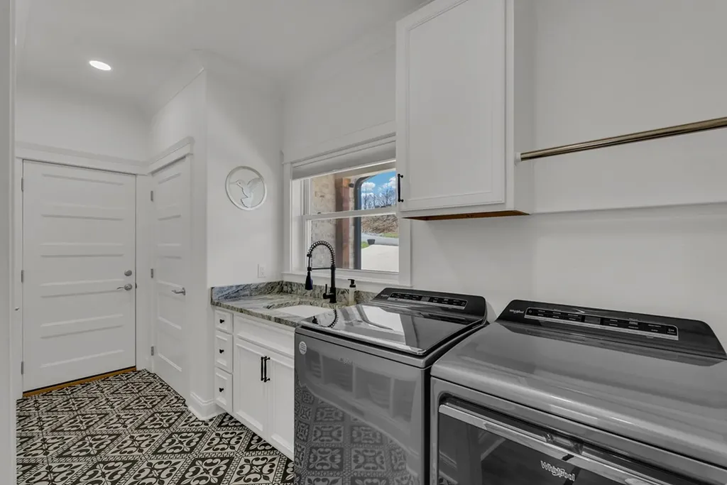 209 N Rockfish Lane Hilham TN 38568