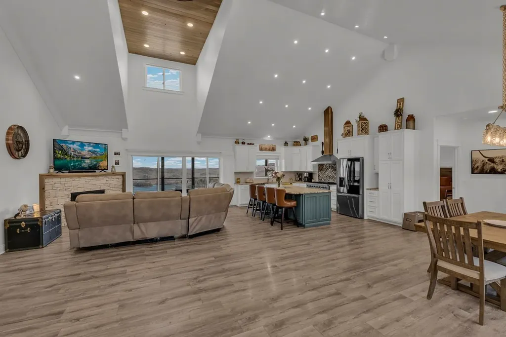 209 N Rockfish Lane Hilham TN 38568