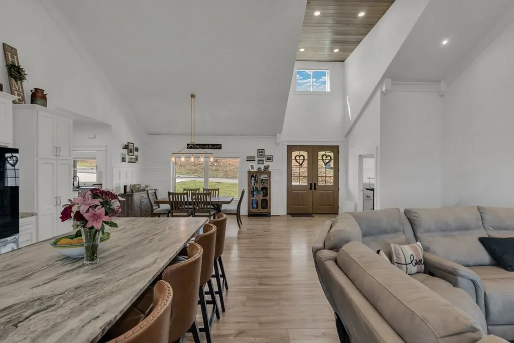 209 N Rockfish Lane Hilham TN 38568