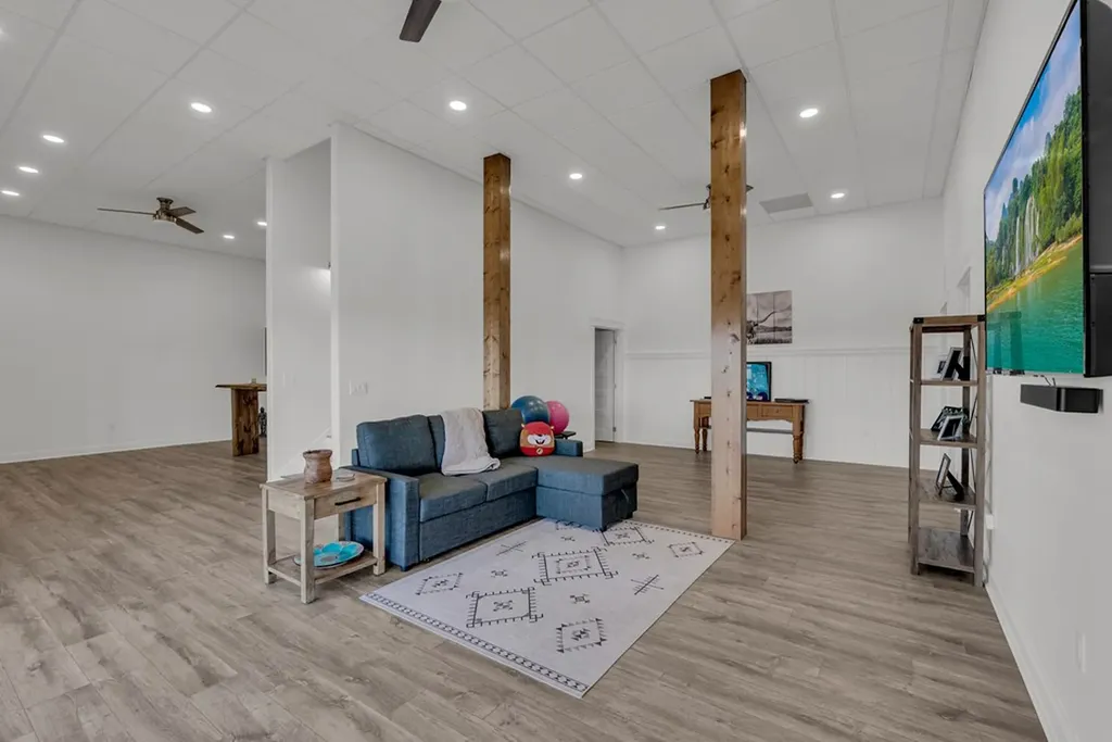 209 N Rockfish Lane Hilham TN 38568