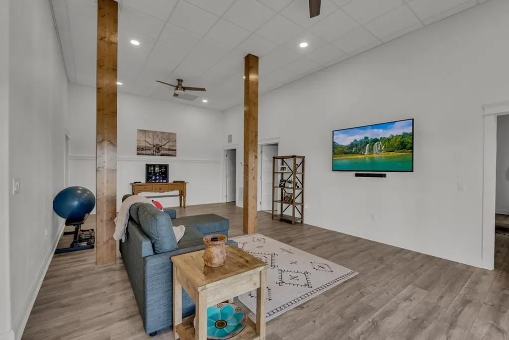 209 N Rockfish Lane Hilham TN 38568