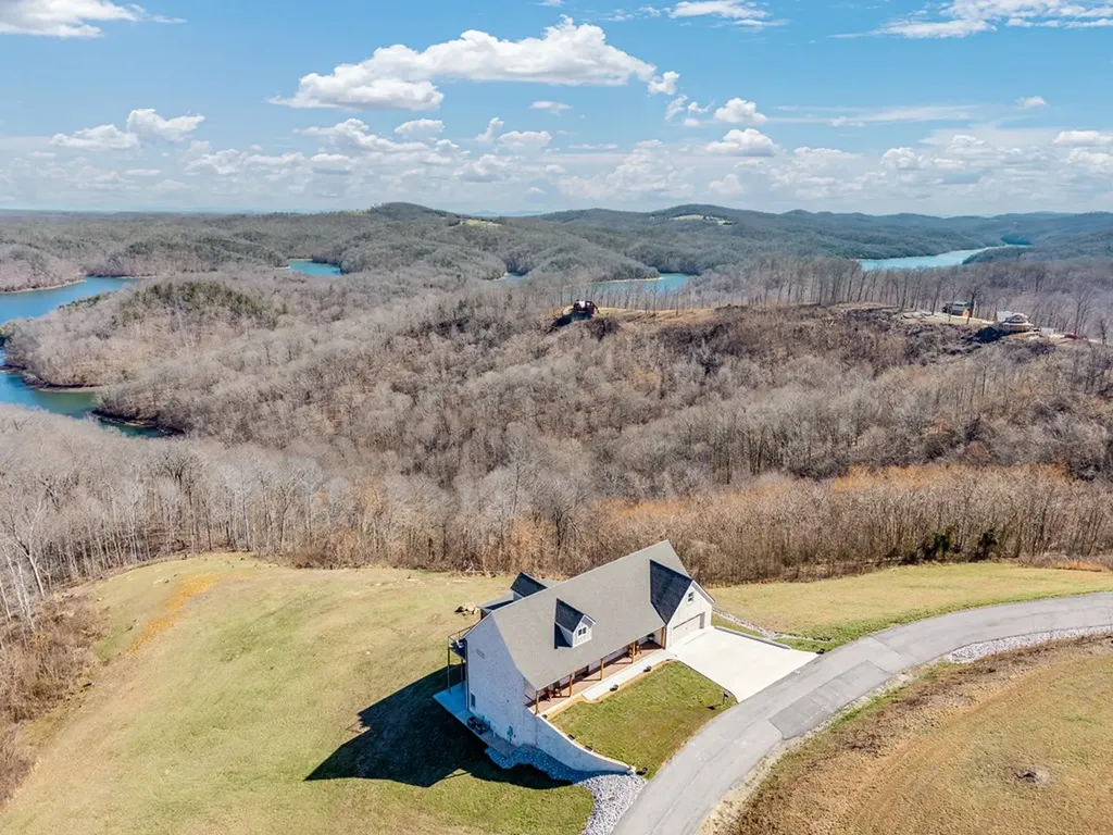 209 N Rockfish Lane Hilham TN 38568