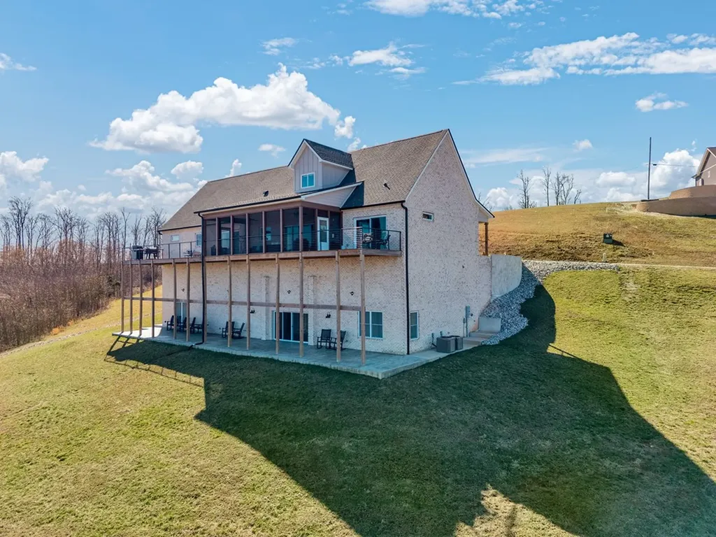 209 N Rockfish Lane Hilham TN 38568