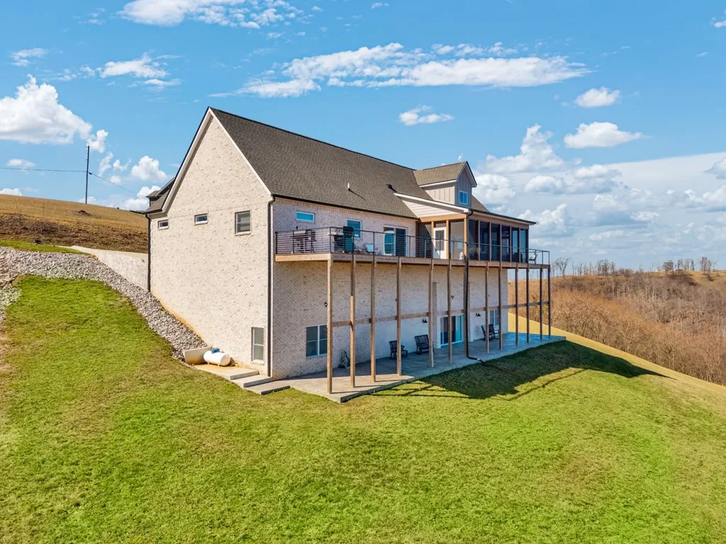 209 N Rockfish Lane Hilham TN 38568