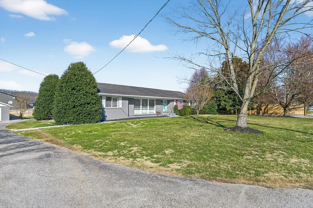 204 W 7th Street Livingston TN 38570