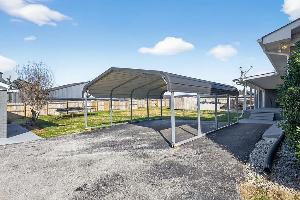 204 W 7th Street Livingston TN 38570