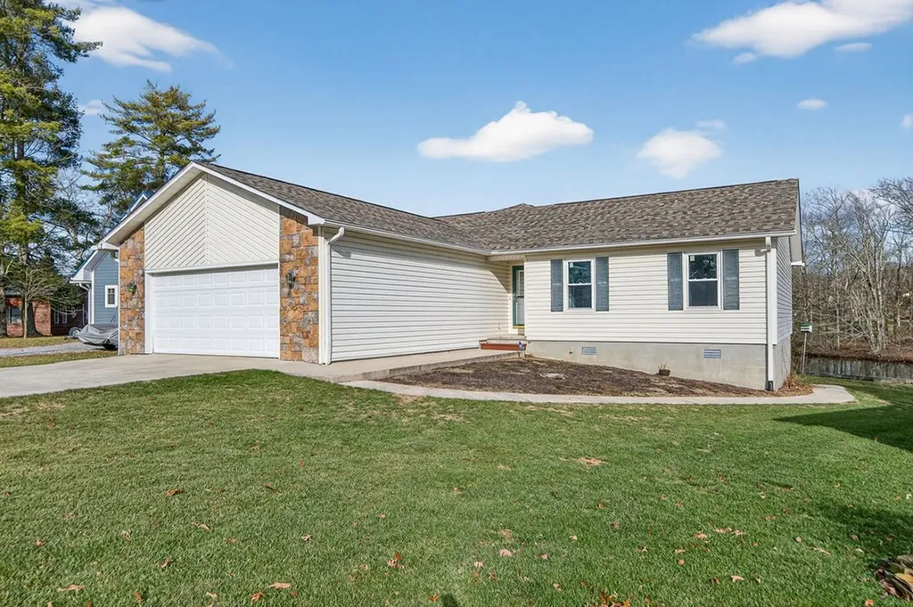 124 Peace Pipe Bend Crossville TN 38572