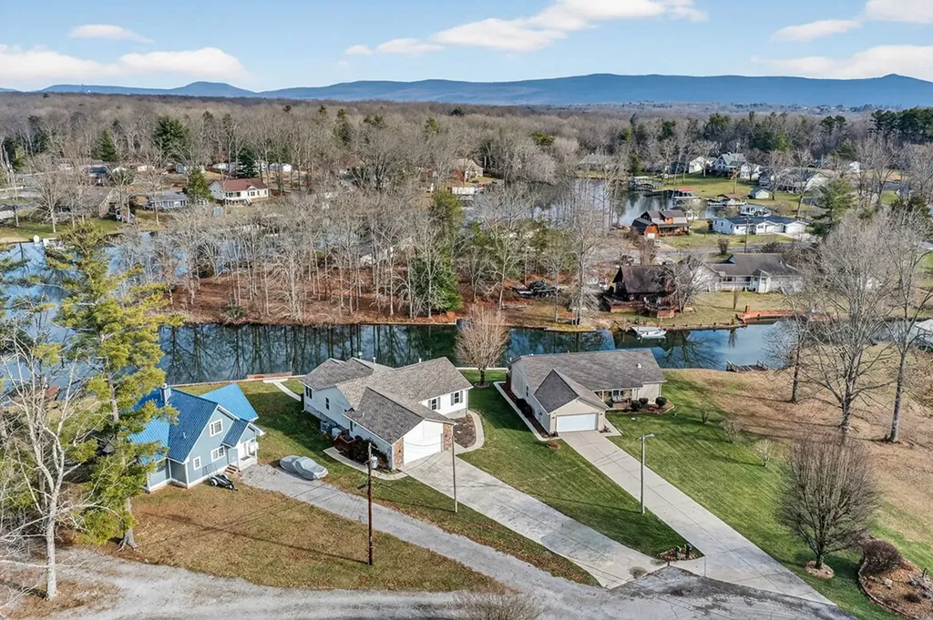 124 Peace Pipe Bend Crossville TN 38572