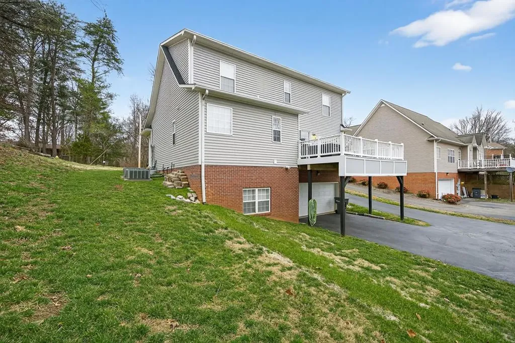 1045 E 6th Street Cookeville TN 38501