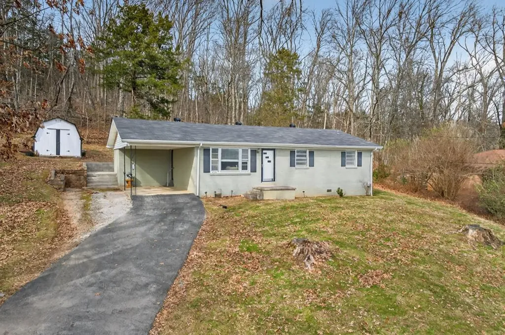 402 S Hillcrest Drive Livingston TN 38570