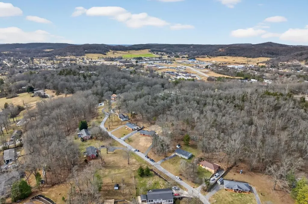 402 S Hillcrest Drive Livingston TN 38570