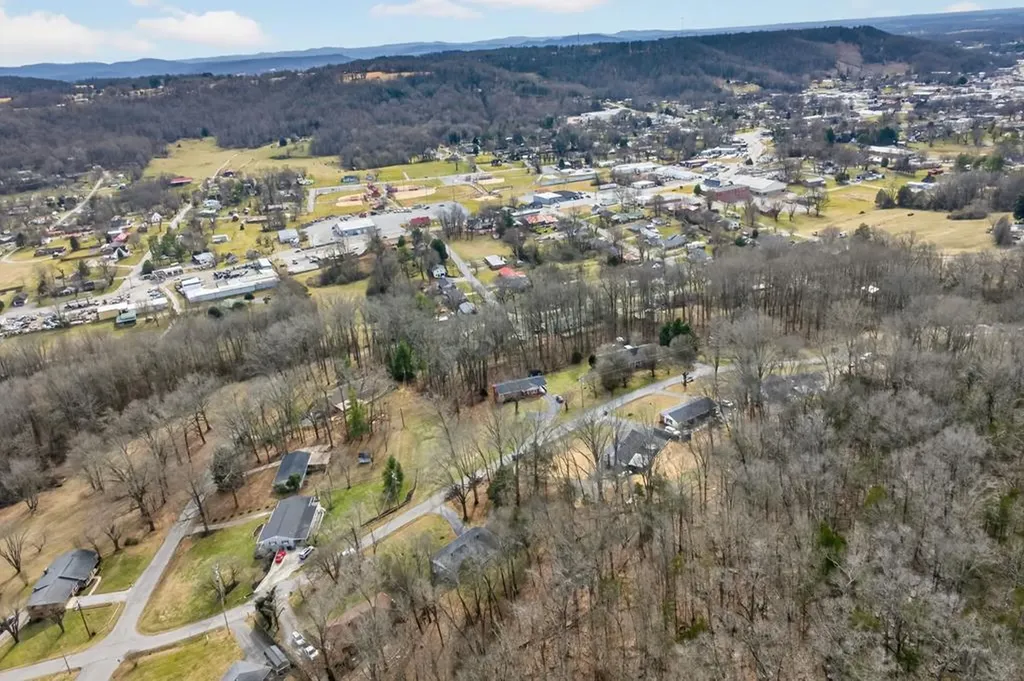 402 S Hillcrest Drive Livingston TN 38570