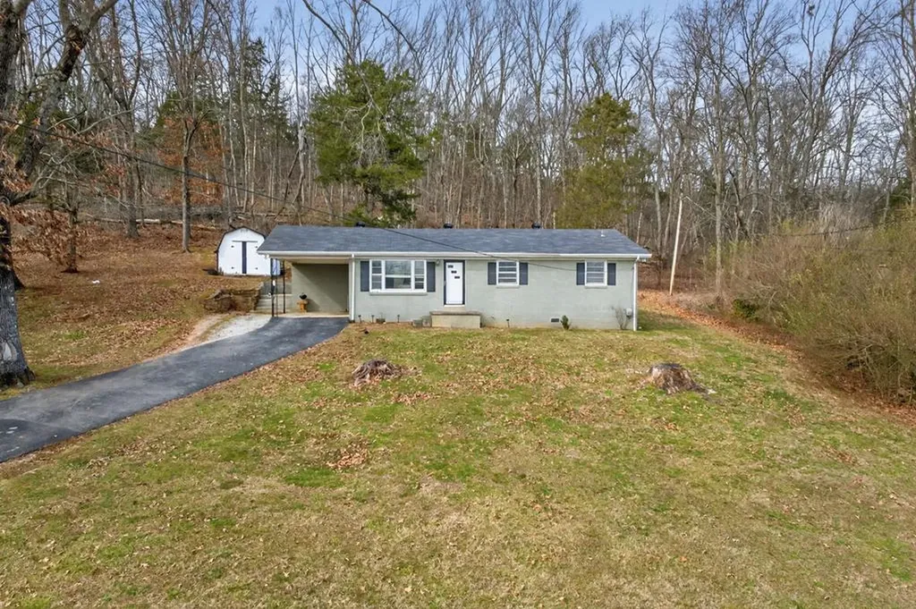 402 S Hillcrest Drive Livingston TN 38570