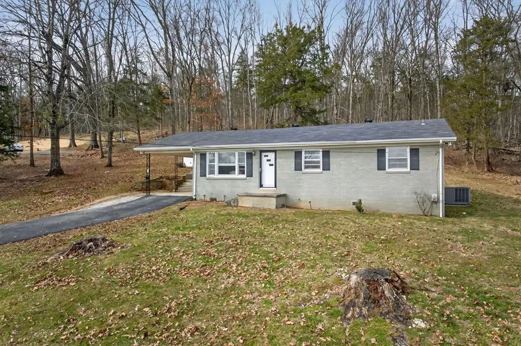 402 S Hillcrest Drive Livingston TN 38570