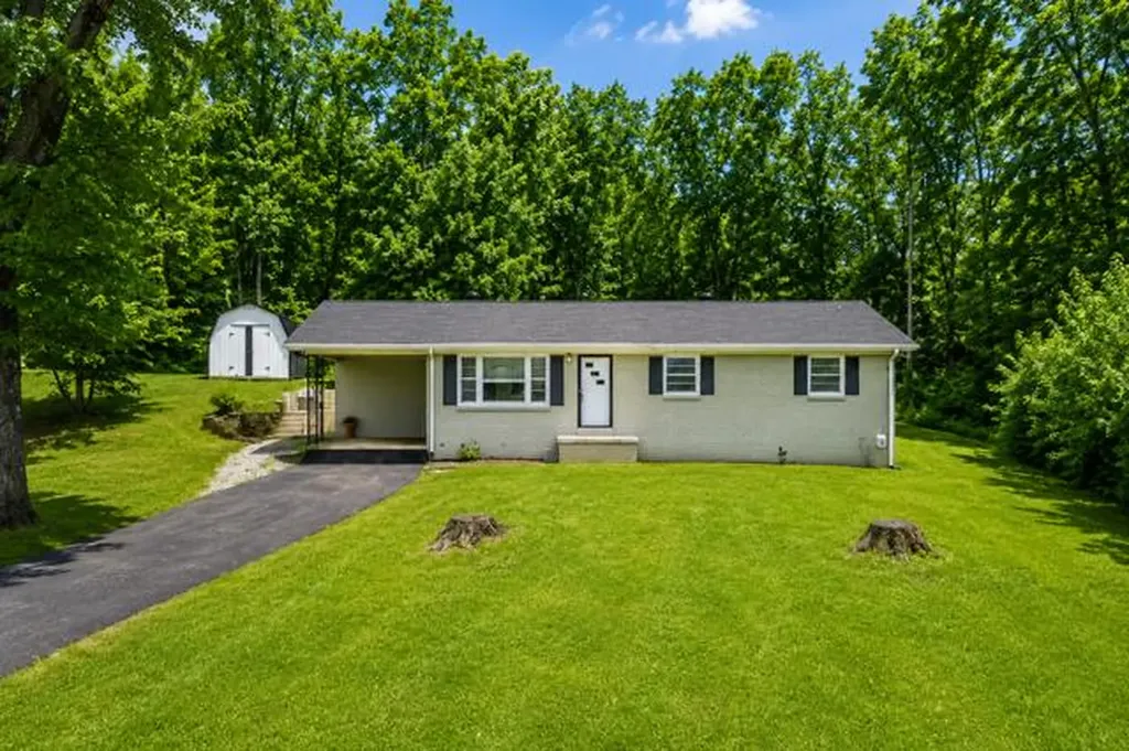 402 S Hillcrest Drive Livingston TN 38570
