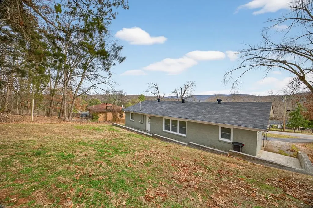 402 S Hillcrest Drive Livingston TN 38570