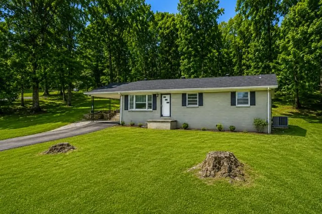 402 S Hillcrest Drive Livingston TN 38570