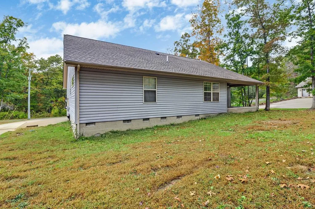 803 SE Spruce Loop Crossville TN 38555