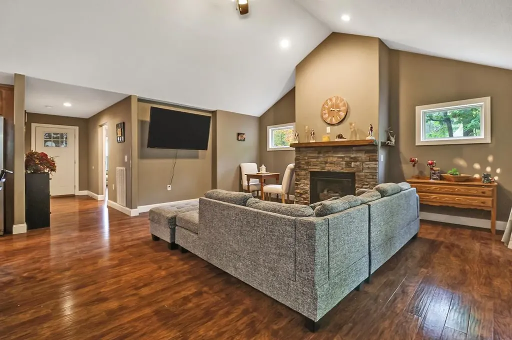 803 SE Spruce Loop Crossville TN 38555