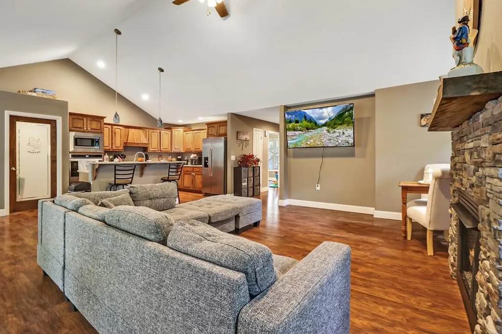 803 SE Spruce Loop Crossville TN 38555