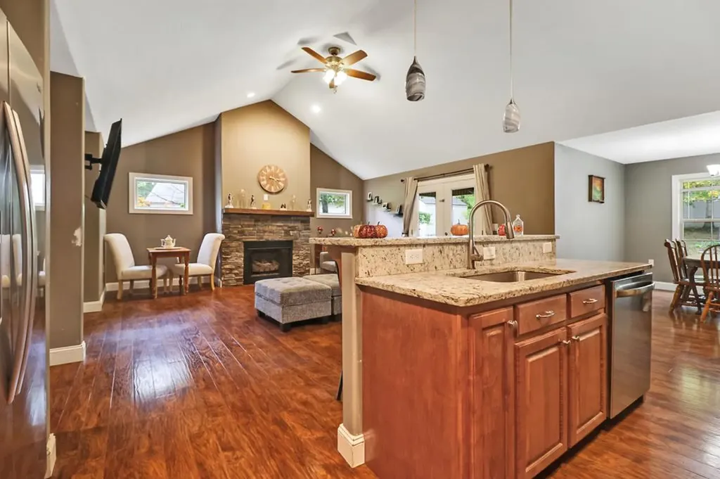 803 SE Spruce Loop Crossville TN 38555