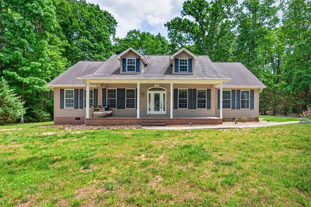 1945 W Creston Road Crossville TN 38571