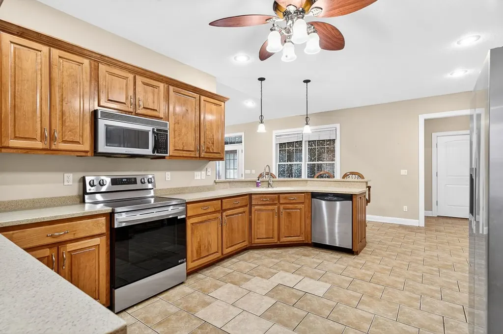 1945 W Creston Road Crossville TN 38571