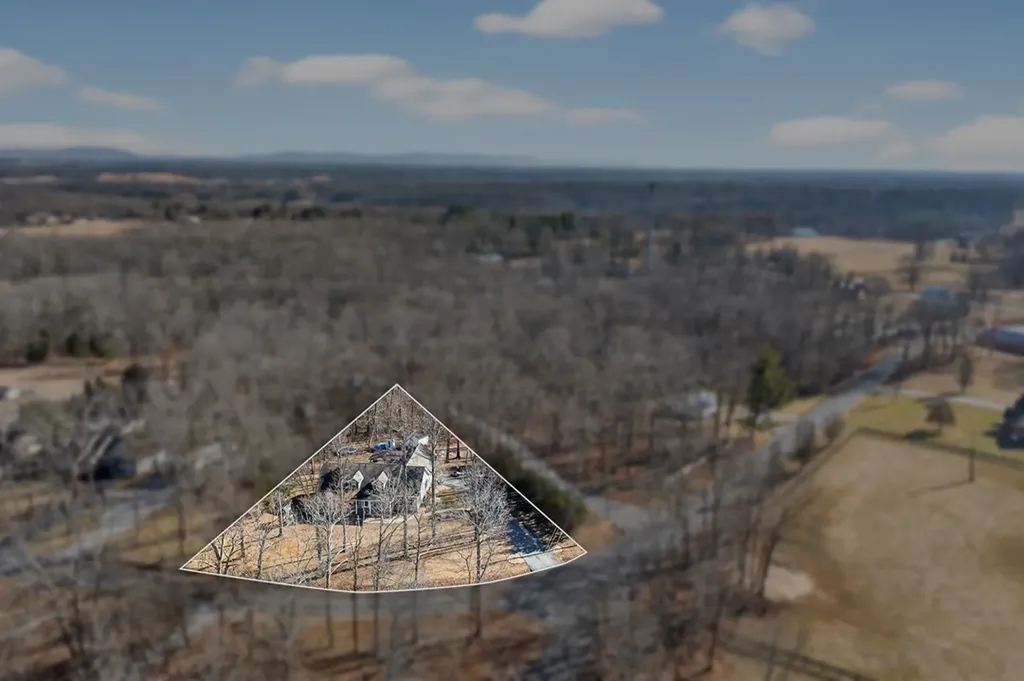 1945 W Creston Road Crossville TN 38571