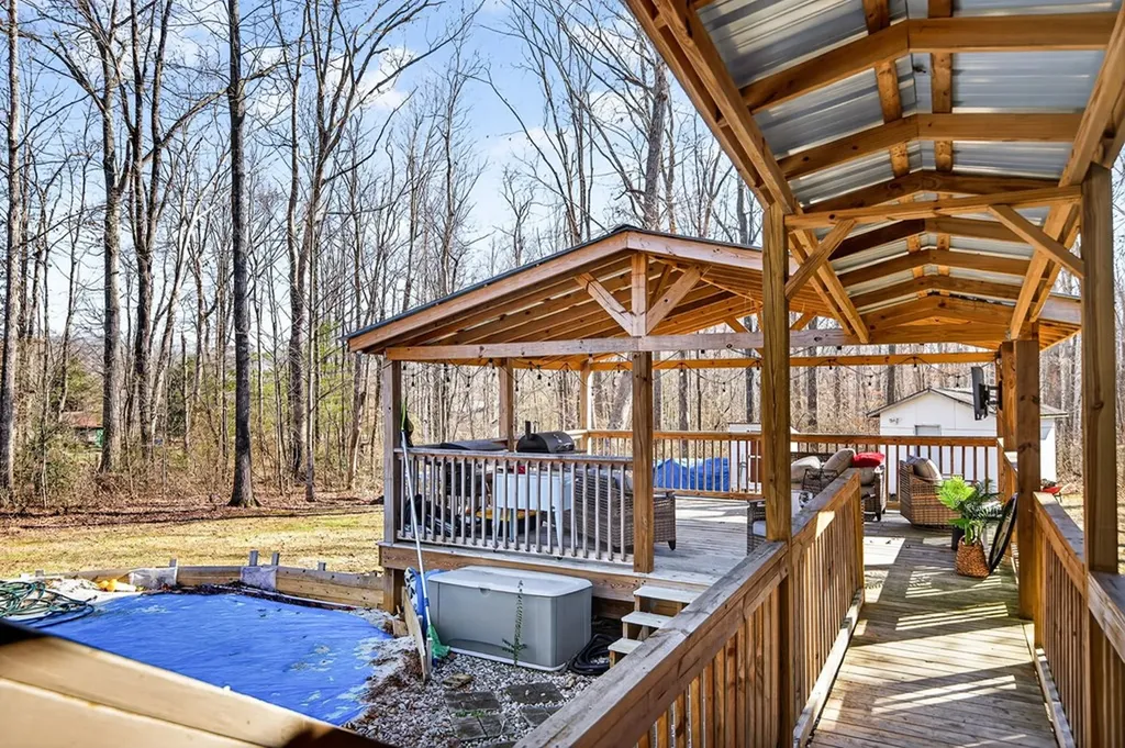 1945 W Creston Road Crossville TN 38571