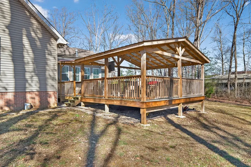 1945 W Creston Road Crossville TN 38571