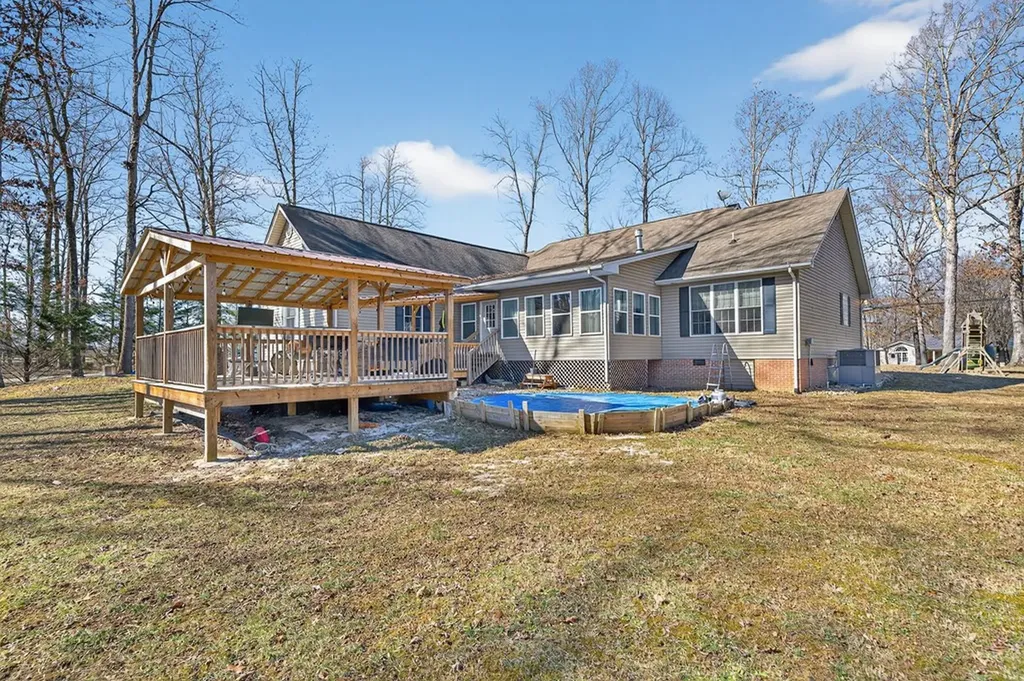 1945 W Creston Road Crossville TN 38571