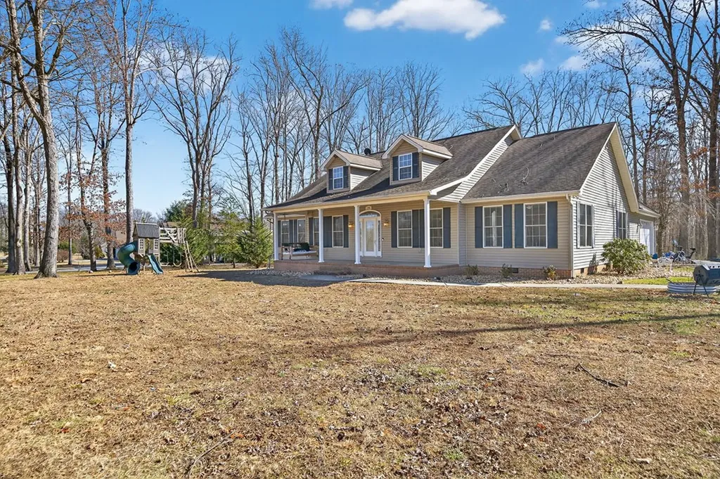 1945 W Creston Road Crossville TN 38571