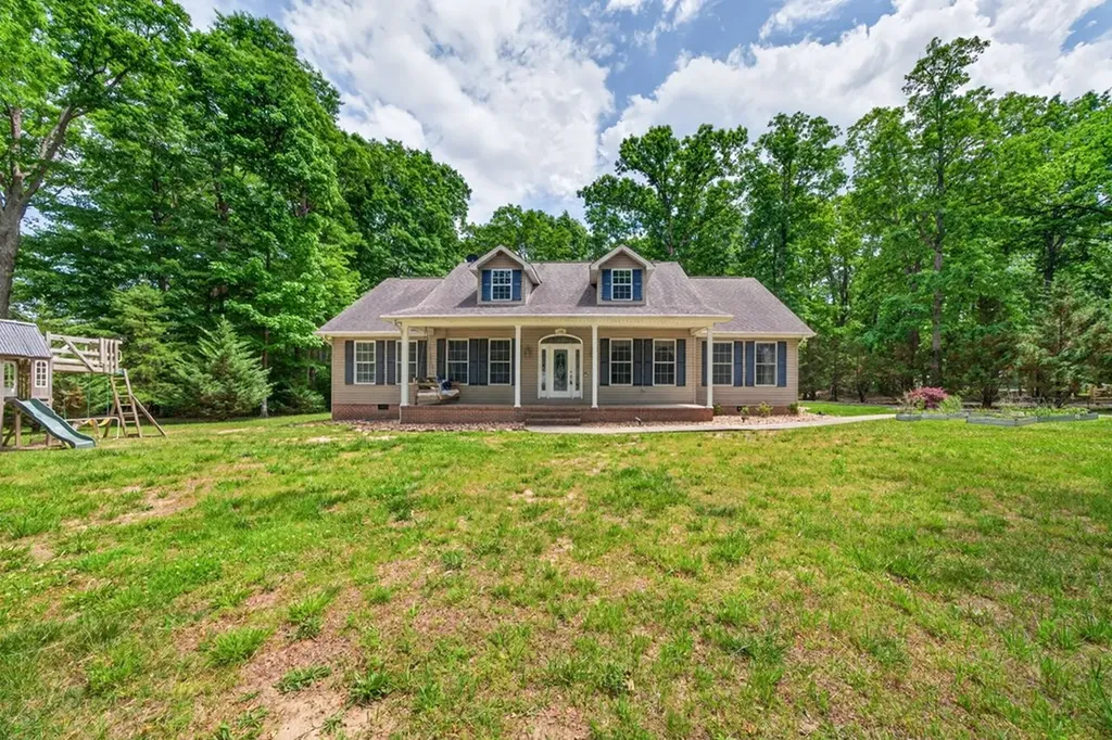 1945 W Creston Road Crossville TN 38571