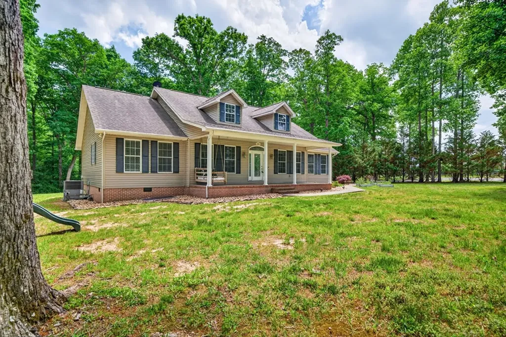 1945 W Creston Road Crossville TN 38571