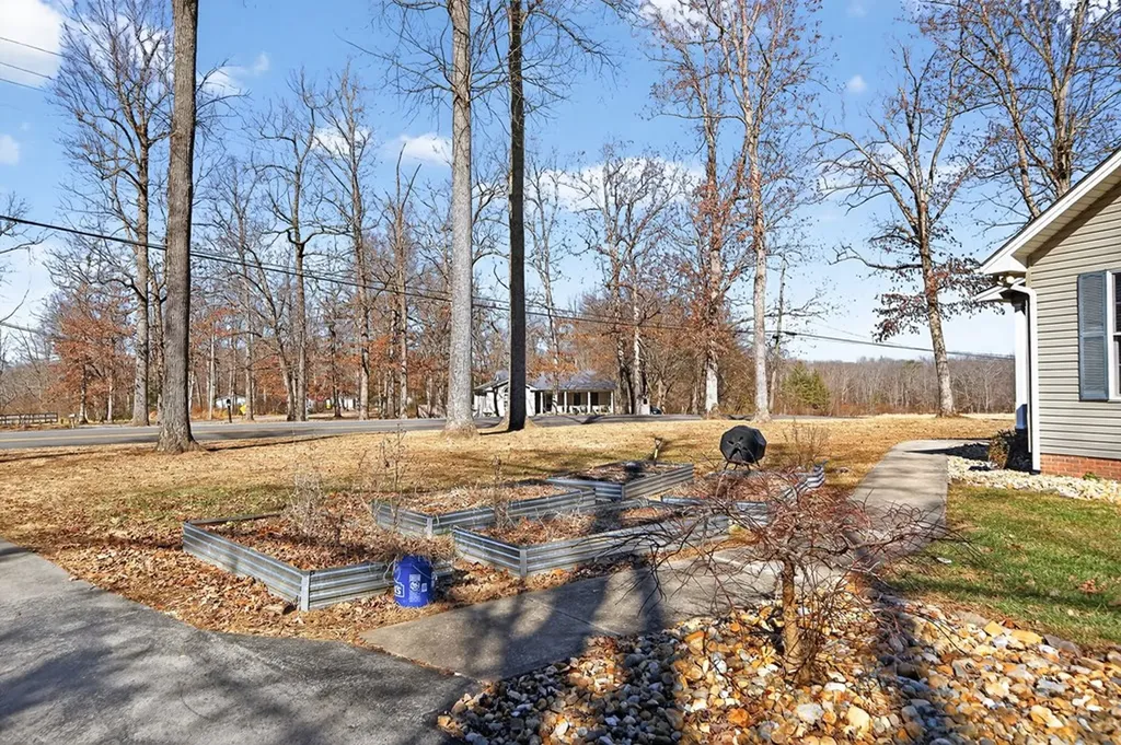 1945 W Creston Road Crossville TN 38571