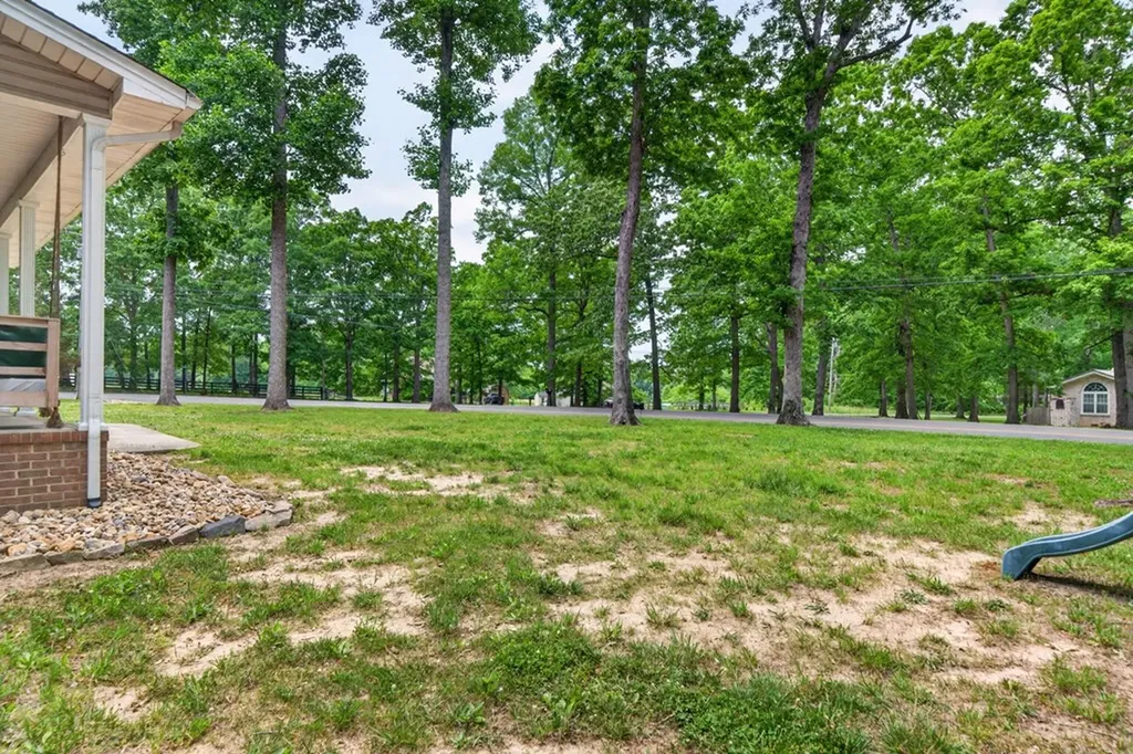 1945 W Creston Road Crossville TN 38571