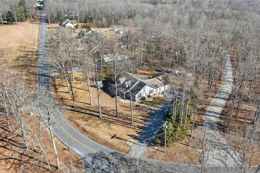 1945 W Creston Road Crossville TN 38571