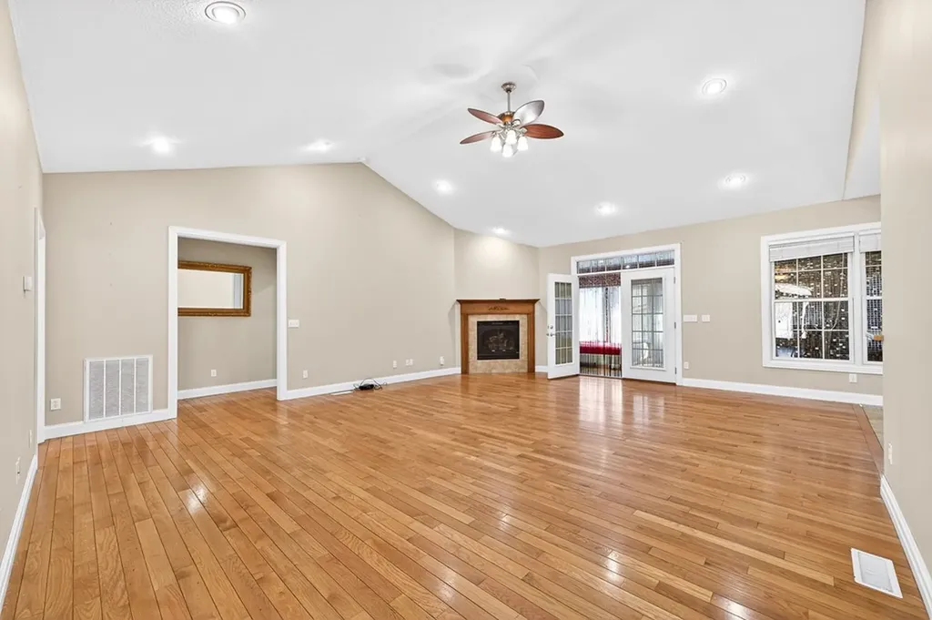 1945 W Creston Road Crossville TN 38571