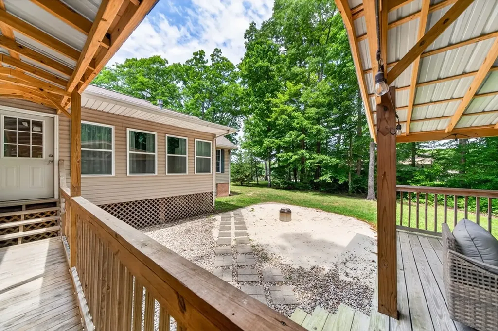 1945 W Creston Road Crossville TN 38571