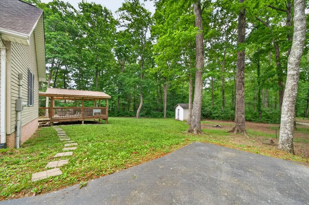 1945 W Creston Road Crossville TN 38571