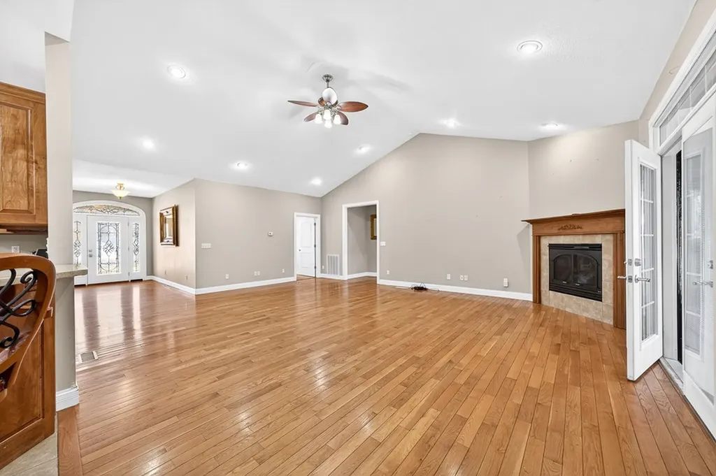 1945 W Creston Road Crossville TN 38571