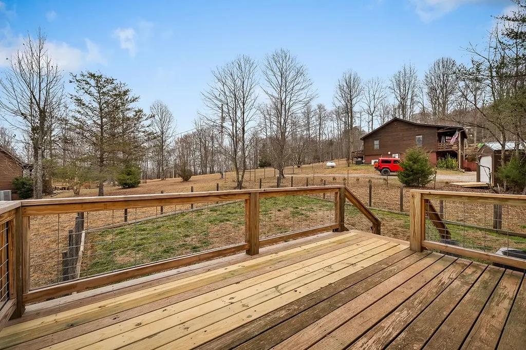 2021 Milky Way Road Jamestown TN 38556